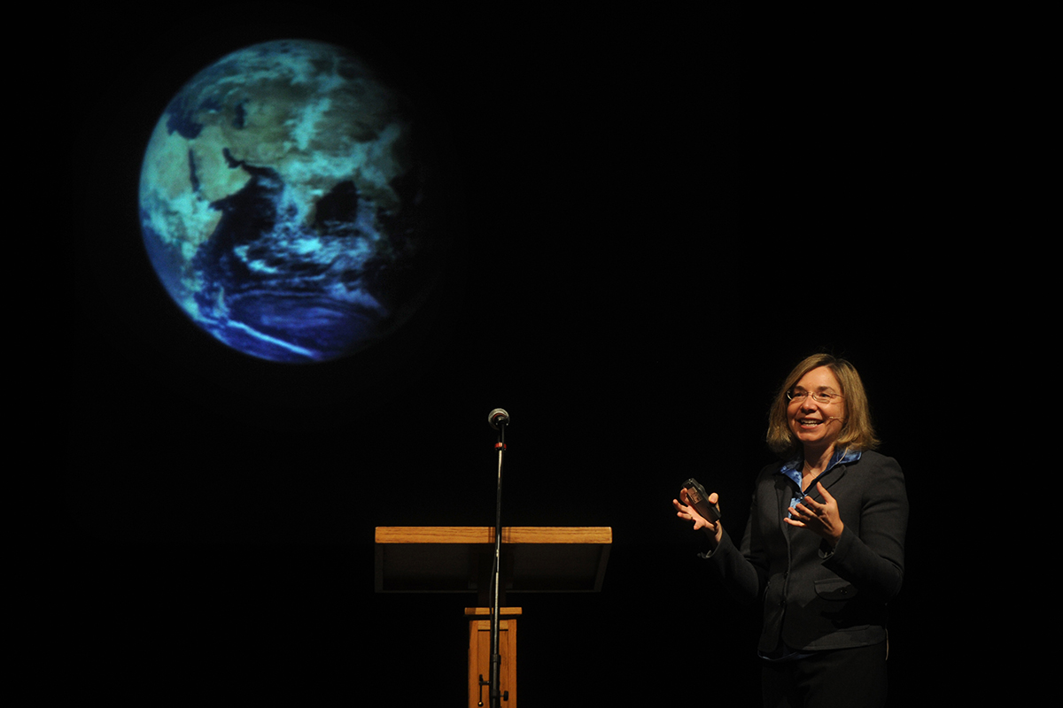 Climate scientist Katharine Hayhoe speaks at Hardin-Simmons University in Abilene, Texas, on April 3, 2012. (Nellie Doneva/Abilene Reporter-News via AP)